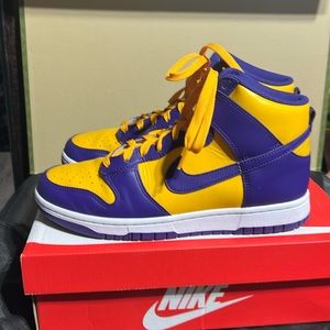 Nike Dunk High Retro men’s size 9.  Perfect condition.